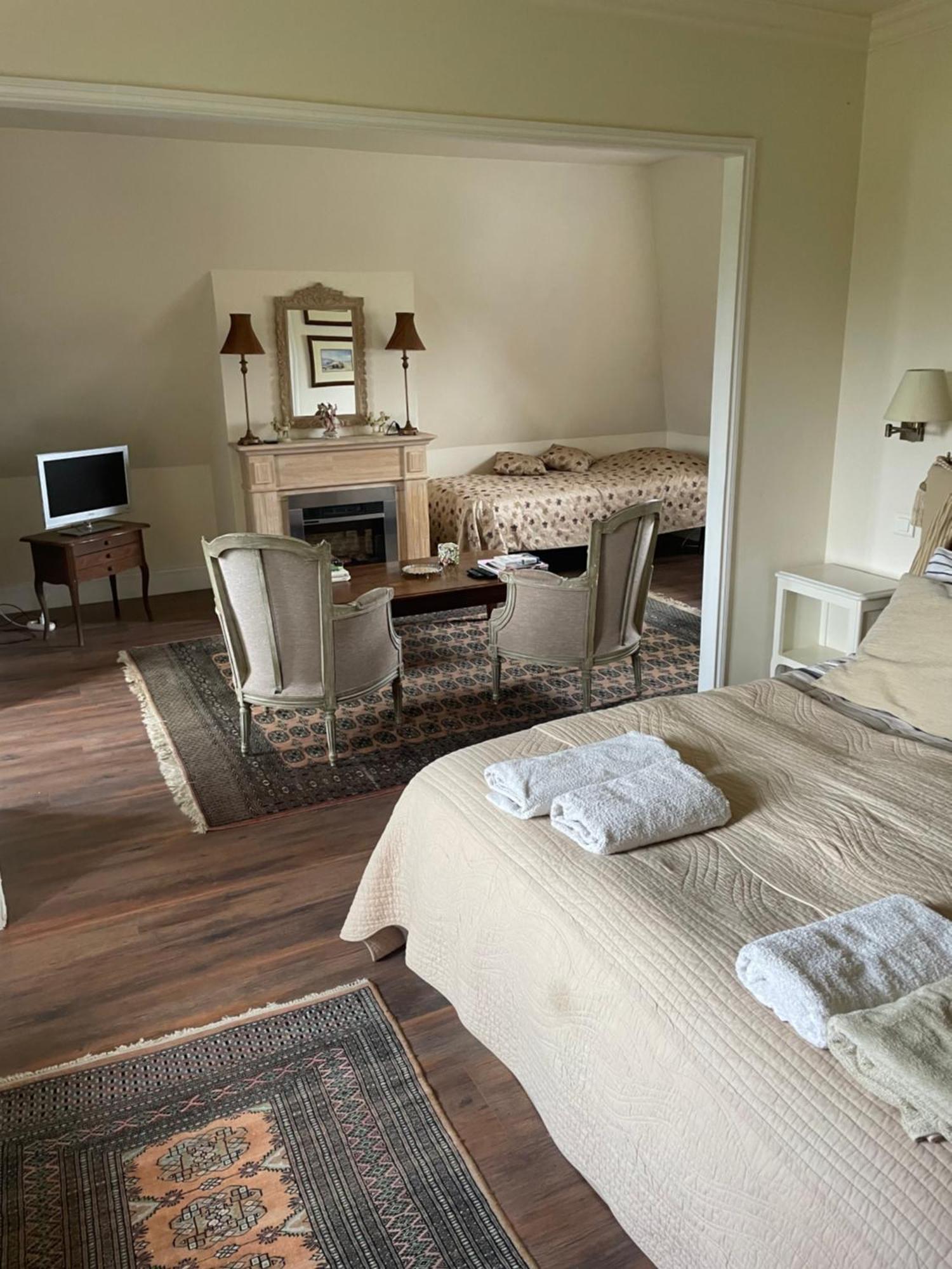 Bed and Breakfast L'Oisette Epiniac Esterno foto